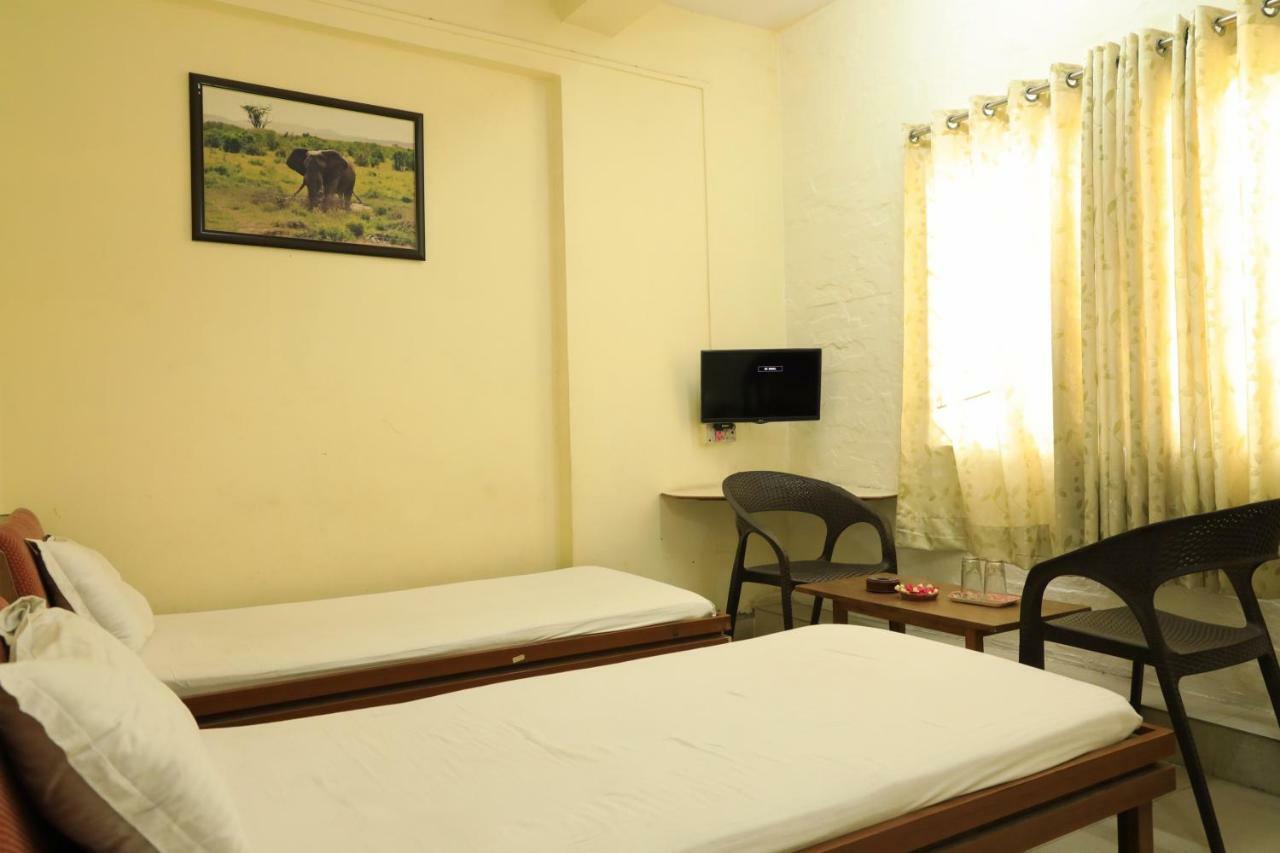 Spot On 39820 Shree Vaibhav Saver Hotel Nagpur Buitenkant foto